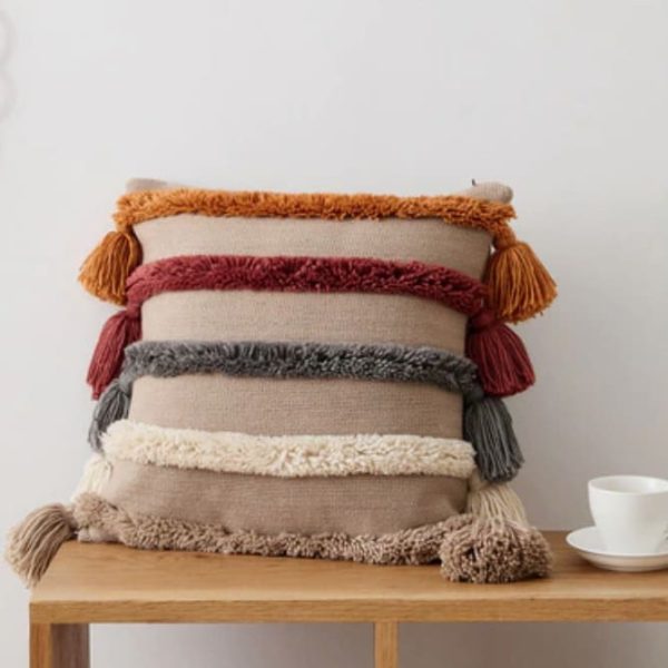 TUFTED KNITTED CUSHION COVER