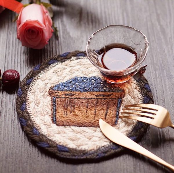 Handmade Blueberry Round Jute Fiber Placemat