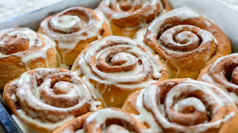 how to reheat cinnamon rolls