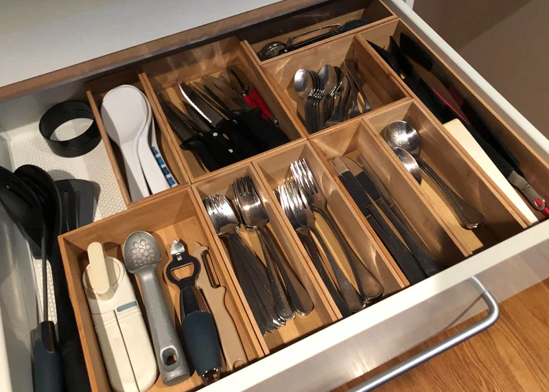 how to organize kitchen drawers