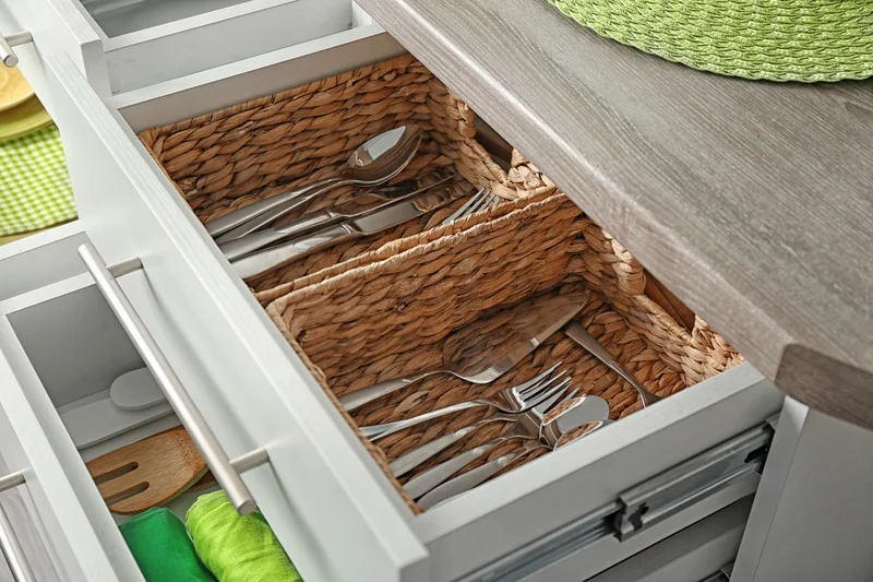 how to organize kitchen drawers