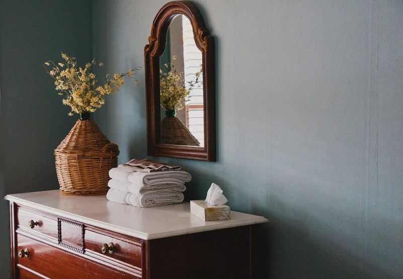 dresser top organization