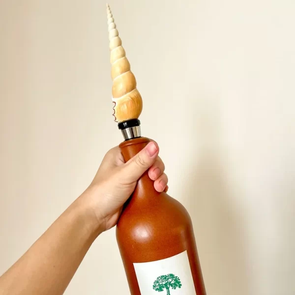 decorative conch wine bottle stopper