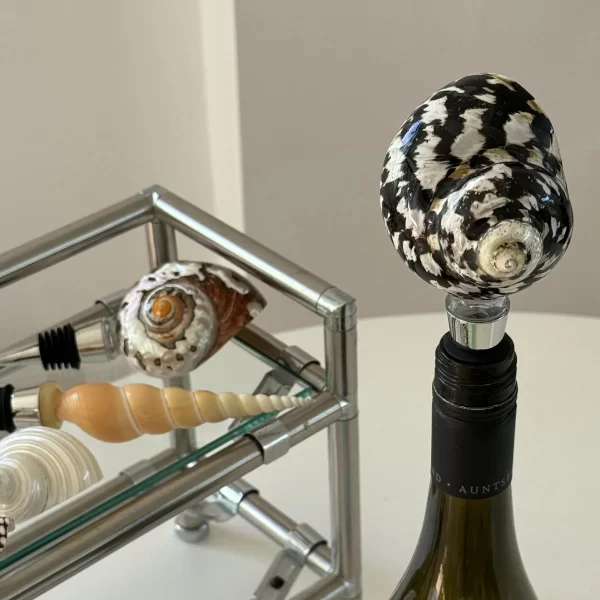 decorative conch wine bottle stopper