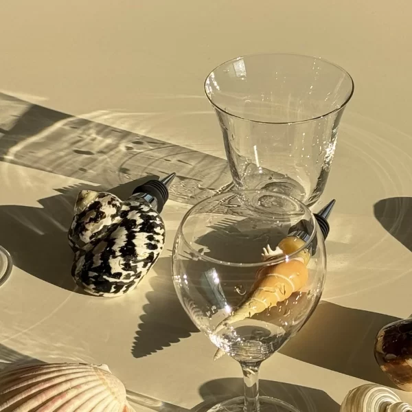 decorative conch wine bottle stopper