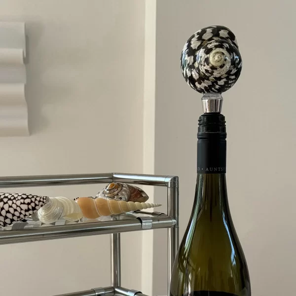 decorative conch wine bottle stopper