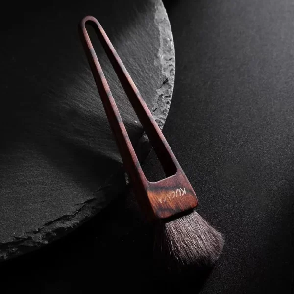 setting powder brush